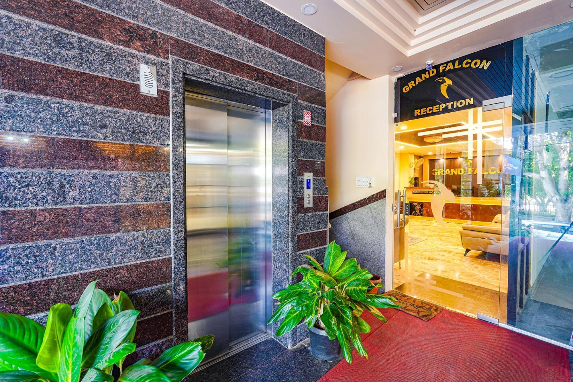 Fabhotel Grand Falcon Bangalore Exterior foto